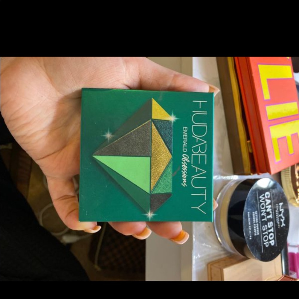 Huda beauty obsessions pallets two for 28$